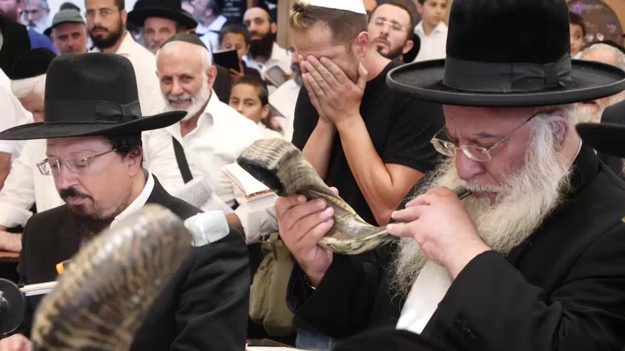 אלול בא: תיקון ער"ח במערת המכפלה עם גדול המקובלים שליט"א